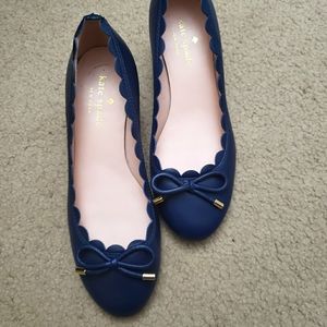 Kate Spade Yasmin scalloped leather pump, navy.
